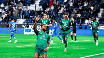 نجم الأهلي يثير اهتمام مانشستر يونايتد في صفقة قد تغير مسار الفريق الأحمر